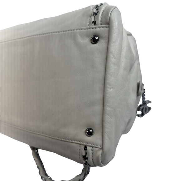 CHANEL CALF LEATHER MEDIUM LUXE LIGNE BEIGE BOWLER shoulder bag - Picture 9 of 16